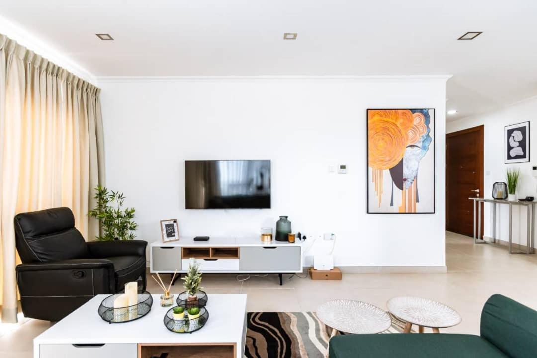 Amazing Deluxe Room Space Available 2 king Beds Accra Buitenkant foto