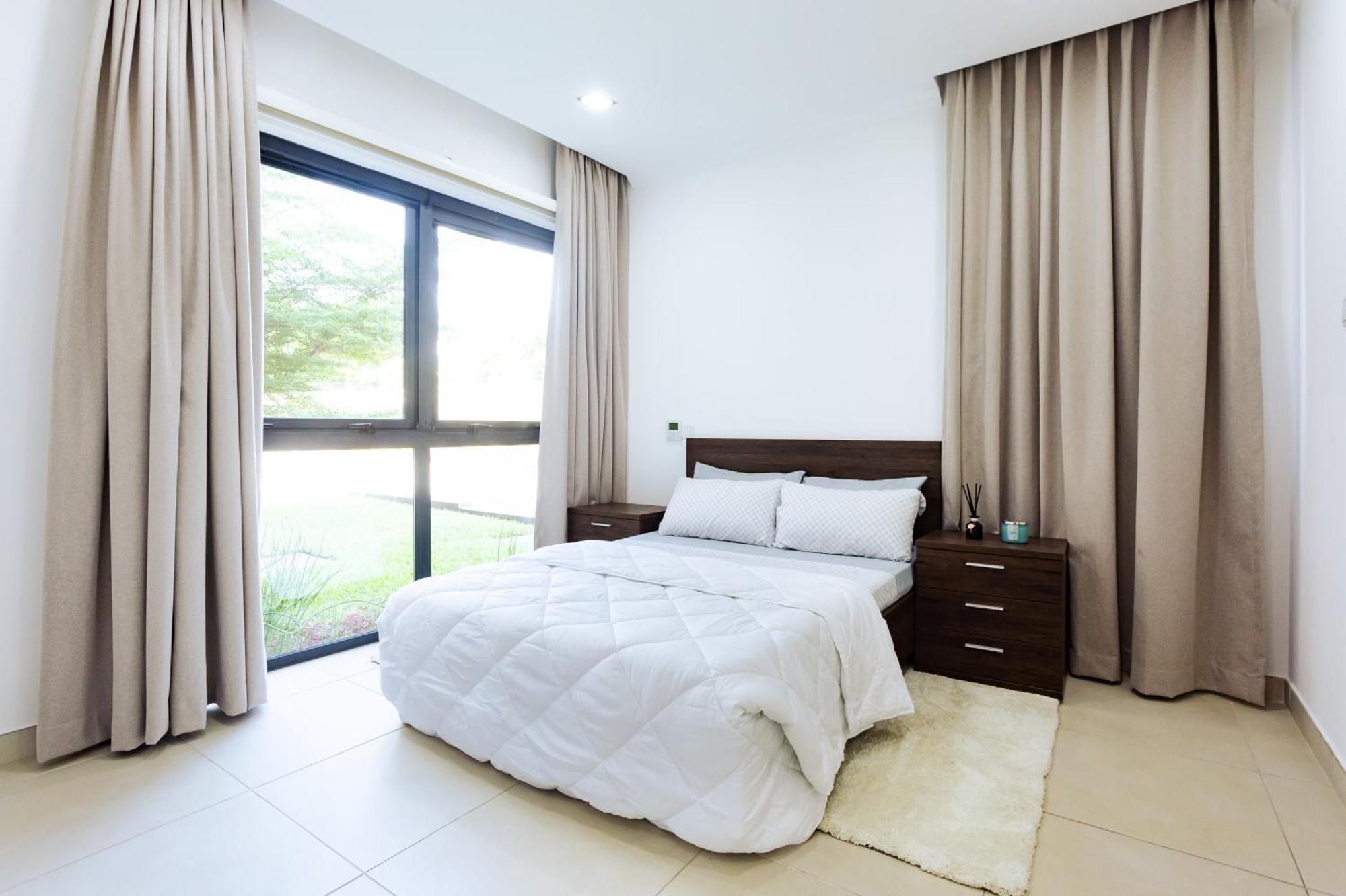 Amazing Deluxe Room Space Available 2 king Beds Accra Buitenkant foto
